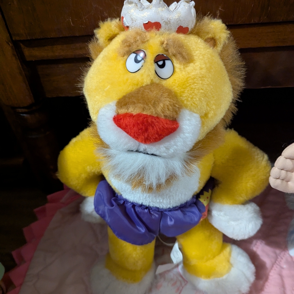 Vintage Plush King of Hearts Lion